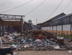 Tumpukan Sampah Halangi Akses Jalan Di Sei Berombang 