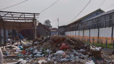 Tumpukan Sampah Halangi Akses Jalan Di Sei Berombang 