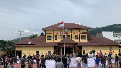 Puluhan Korban Pajak Kendaraan Gelar Aksi