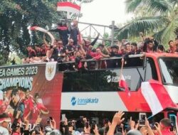 Kepulangan Punggawa Muda Indonesia Disambut Arak-arakan Usai Peroleh Medali Emas SEA Games 2023