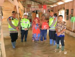 Kapolres Labuhanbatu Berikan Bantuan Sembako Korban Banjir di Labura