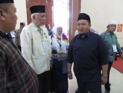 Jamaah Tapsel Tiba di Asrama Haji Medan Langsung Disambut Bupati Tapsel