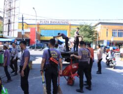 Peduli Lingkungan, Polres Kampar Jajaran Serentak Bersihkan Sampah