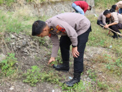Polres Humbahas “Pungut” Sampah dan Eceng Gondok di Pinggiran Danau Toba