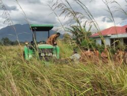 Serahkan Alsintan, Bupati Toba Cari Kendala Para Petani