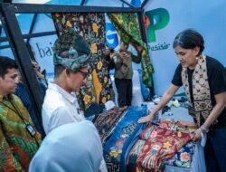 Tanjak, Topi Khas Adat Melayu Buat Penasaran Sandiaga Uno Saat Hadiri Bajafash Batam