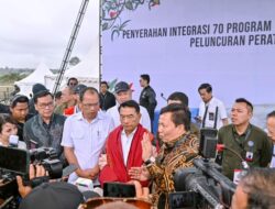 KSP RI, Muldoko Serahkan 82 Program Pemberdayaan Masyarakat Perhutanan Sosial di 3 Kabupaten 