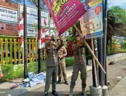 Langgar Perda Beberapa Spanduk Reklame Ditertibkan Sat Pol PP Pemalang