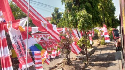 Jelang Hari Kemerdekaan RI Pedagang Bendera Ramai Hiasi Jalanan