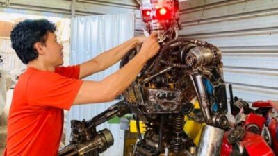 Umar Mustofa Warga Tegal Lulusan Pesantren Ahli Bikin Robot