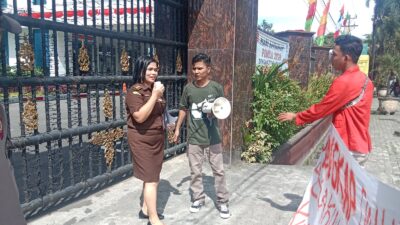 Mahasiswa Univa Labuhanbatu Kembali Demo di Kejatisu, Minta Usut Dugaan Korupsi Beasiswa KIP yang Dinilai Lamban