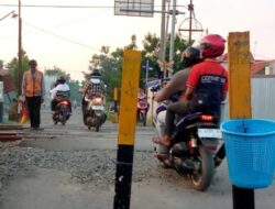 Relawan Lintasan Kereta Tanpa Pintu Selamatkan Ratusan Warga Tiap Hari