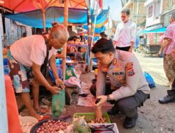 Berbaur Dengan Masyarakat, Kapolres Toba Kunjungi Pasar Tradisional