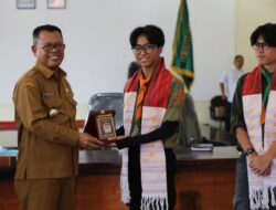Bupati Toba Lepas Mahasiswa Arsitektur Unpar yang Penelitian di Toba