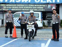 Kapolres Kampar Test Drive di Lapangan Praktek Uji SIM Huruf S