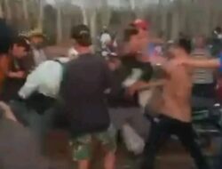 Supporter Sepak Bola Ricuh, 7 Orang Terluka 3 Rumah Rusak