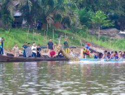 Tim Pacu Sampan dari Jambi Rebut Piala Bupati Kampar