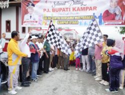 Pemkab Kampar Jalan Santai & Serahkan 10 Juta Bendera Merah Putih   