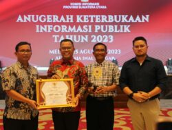 Pemkab Toba Terima Anugerah Keterbukaan Informasi Badan Publik 