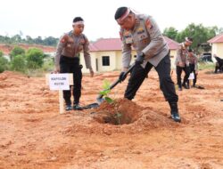 Polda Kepri Gelar Bakti Sosial Penanaman Pohon 