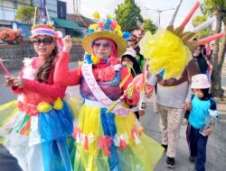 Gaun Warna Warni Ala Emak – Emak Bikin Seru Acara Karnanal