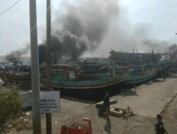 Puluhan Kapal Nelayan di Pelabuhan Jongor Terbakar