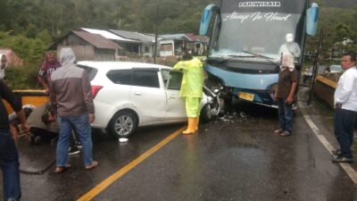 Mobil Datsun Tabrak Bus Pariwisata, Satu Orang Tewas