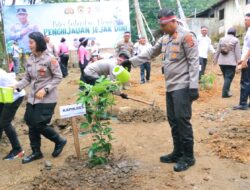 Polres Labuhanbatu Turut Menanam Pohon dalam Upaya Lestarikan Negeri