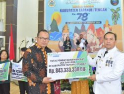 Syukuran HUT Tapteng ke-78 Bupati Serahkan Piagam & Santunan Kematian