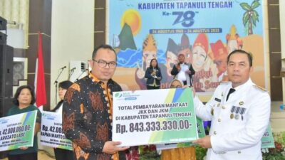Syukuran HUT Tapteng ke-78 Bupati Serahkan Piagam & Santunan Kematian