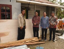 Rumah Kades Jangga Dolok Terbakar, Pemkab Toba Salurkan Bantuan