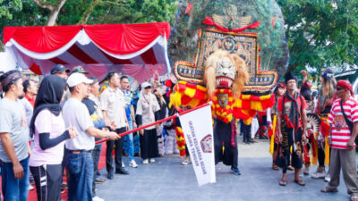 PJ Bupati Kampar Lepas Kirab dan Jalan Santai Gebyar Budaya