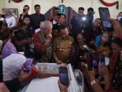 Arist Merdeka Sirait Dimakamkan di Kampungnya Desa Lumban Sirait Gu