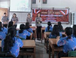 Polwan Polres Taput “Goes To School ” di SMA Santa Maria Tarutung