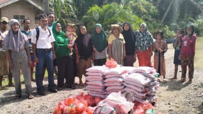 PT Socfindo Salurkan Bantuan Warga Terdampak Banjir di Labura