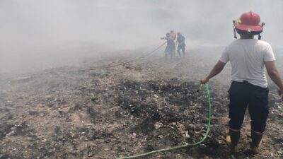 Tak Kunjung Dipenuhi Tuntutannya Warga Desa Pegongsoran Blokade TPA