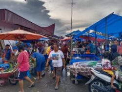 Seputaran Pasar Tarutung Semrawut