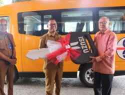 Pemkab Toba Terima Bus Sekolah Dari PT. Growth Steel Group