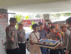 Kapolres Bintan Beri Kejutan Kue Ulang Tahun ke Danlanal Bintan