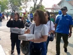 Ratusan Nasi Kotak Dibagikan Pedangdut Kristina