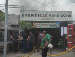Rumah Makan Ayam Pecak Maha Asyik Siantar Terbakar