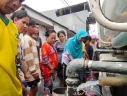 Pemkot Jakarta Barat dan PAM Jaya Bantu Warga yang Kekeringan