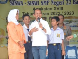 Menteri Investasi Berikan Trauma Healing di SDN 024 & SMPN 022 Galang