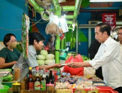 Presiden Jokowi Tinjau Harga Komoditas Pangan di Pasar Jatinegara