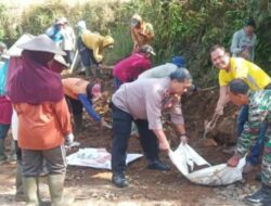 Forkopimcam Petungkriyono Bersama Warga Laksanakan Kerja Bakti