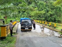 Hati-hati ! Jembatan Penghubung Tapteng dan Humbahas Amblas