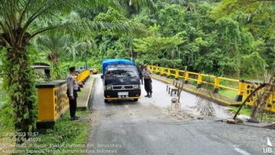 Hati-hati ! Jembatan Penghubung Tapteng dan Humbahas Amblas