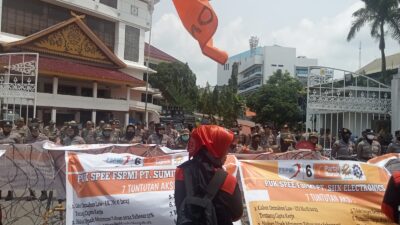 Ratusan Buruh Batam Geruduk Kantor Walikota Batam, Ini Tuntutannya