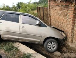 Mobil Nyemplung Got Gegara Sopir Ngantuk 