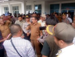 Tagih Janji, Masyarakat Adiankoting Unjuk Rasa ke Kantor Bupati Taput